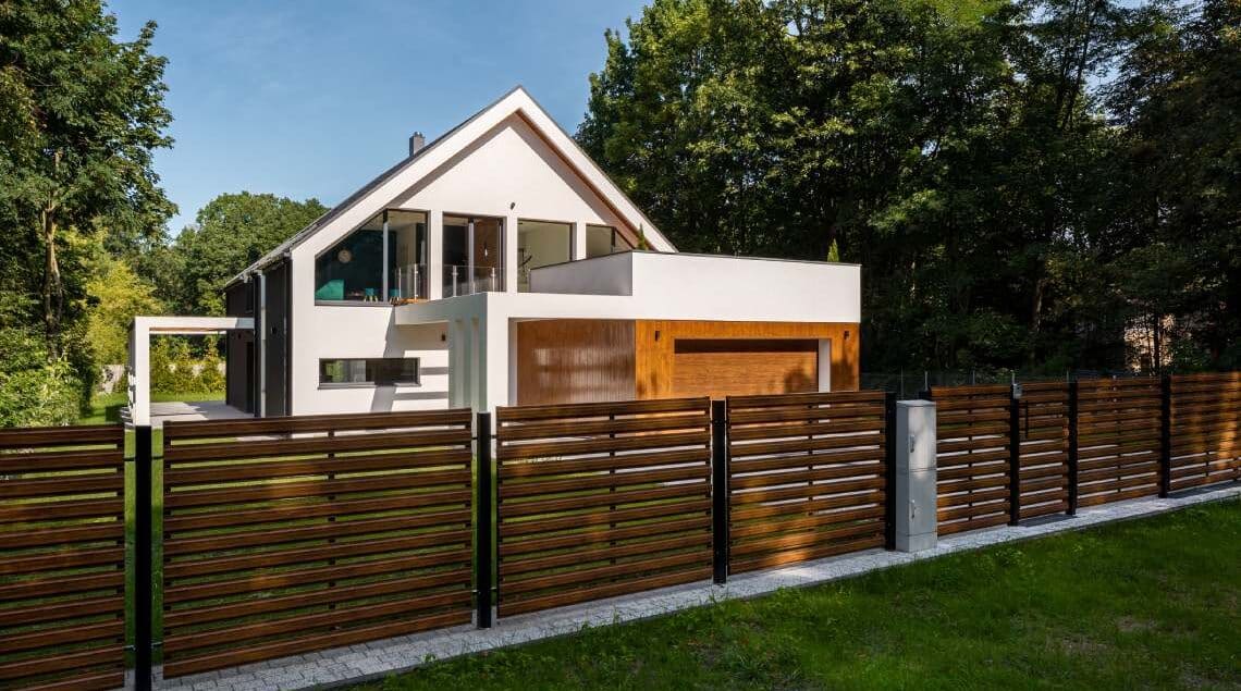 ogrodzenie w stylu drewna