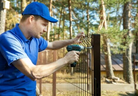 montaż ogrodzenia z siatki