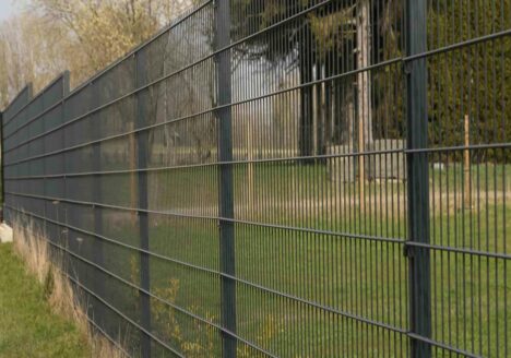 metalowe ogrodzenie panelowe