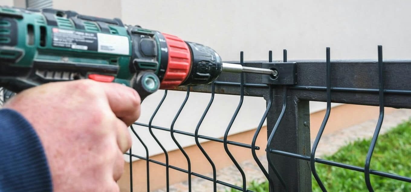 montaż ogrodzenia panelowego
