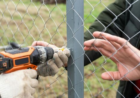 montaż ogrodzenia z siatki